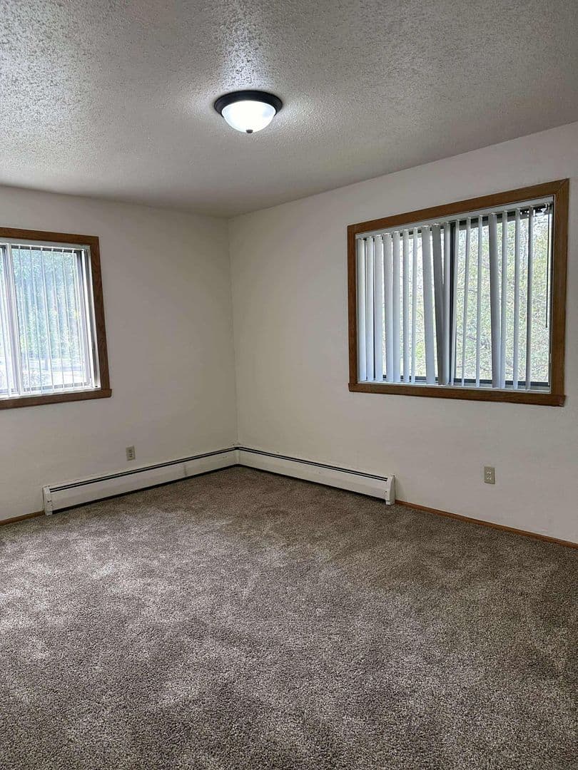 Fargo Apartment: 512-514 30th Ave N