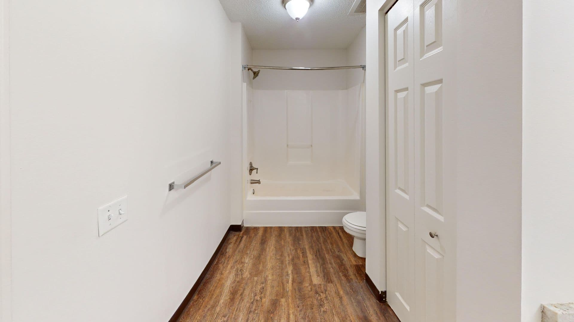 Minneapolis Apartment: 22 University Ave NE