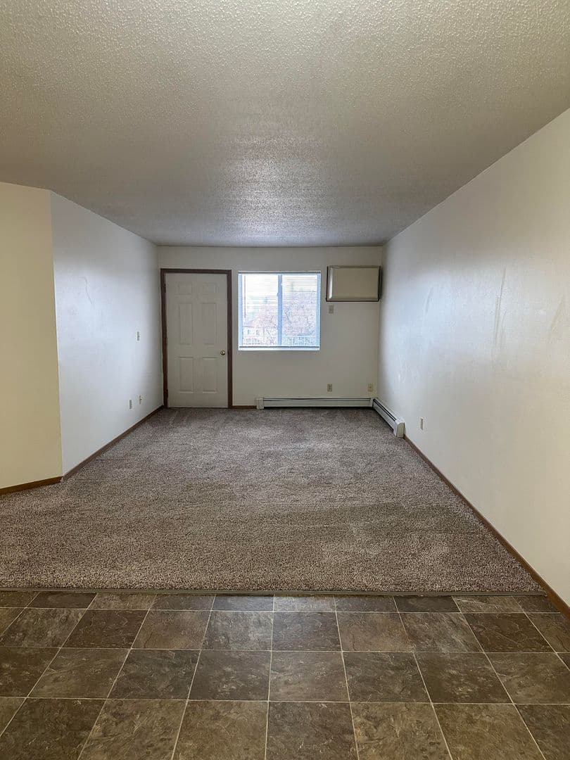 Fargo Apartment: 1704-1736 Dakota Dr. N.
