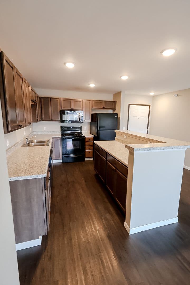 Sioux Falls Apartment: 3600 S Grand Slam Ave