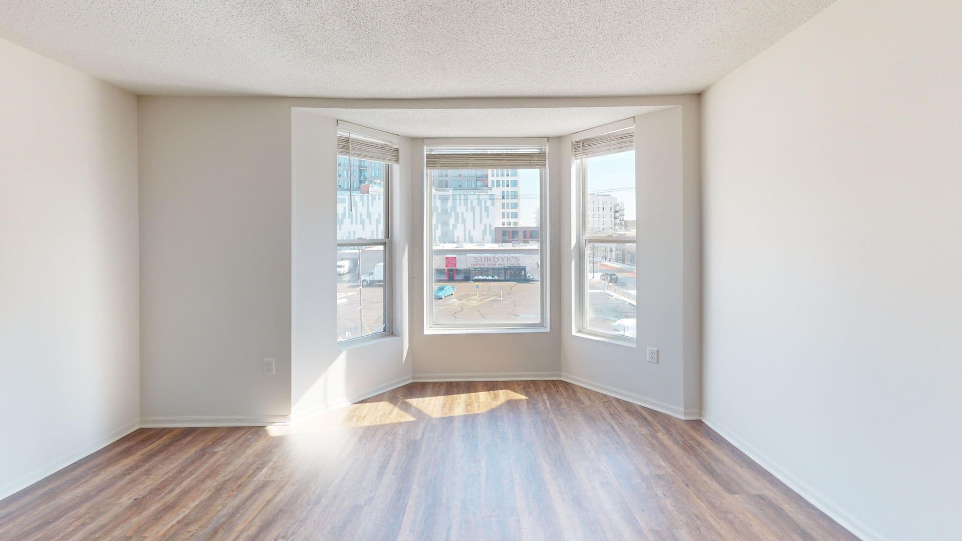 Minneapolis Apartment: 22 University Ave NE