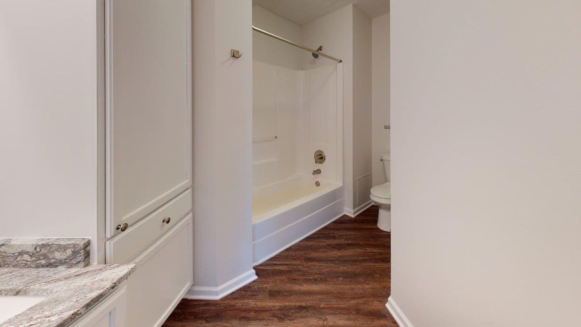 Minneapolis Apartment: 22 University Ave NE