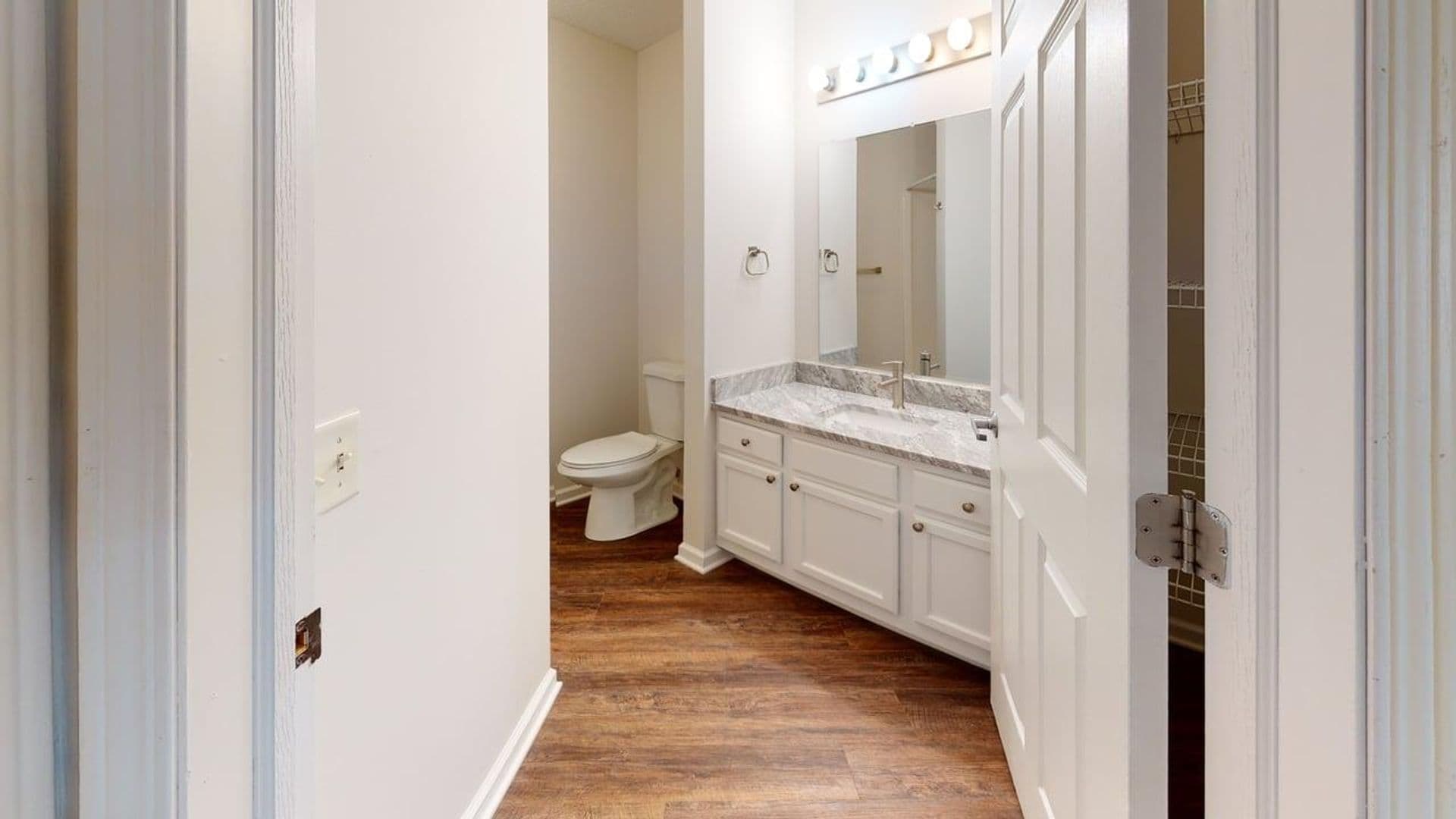 Minneapolis Apartment: 22 University Ave NE