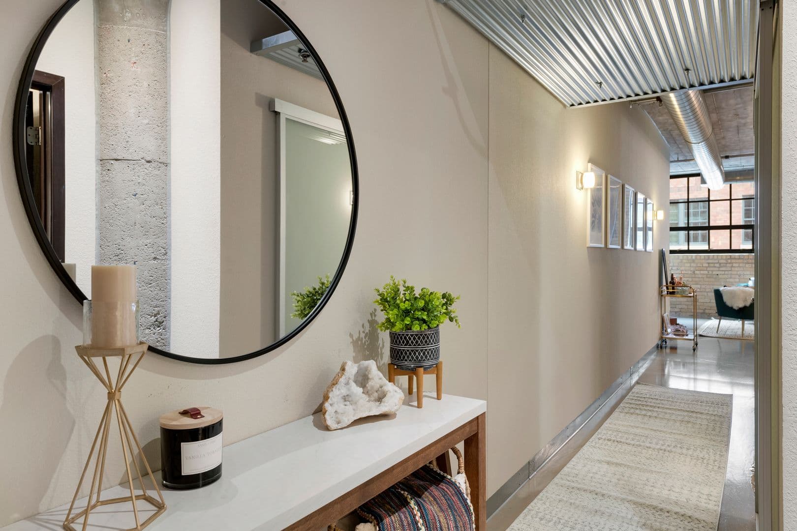 Minneapolis Apartment: 607 Washington Ave N