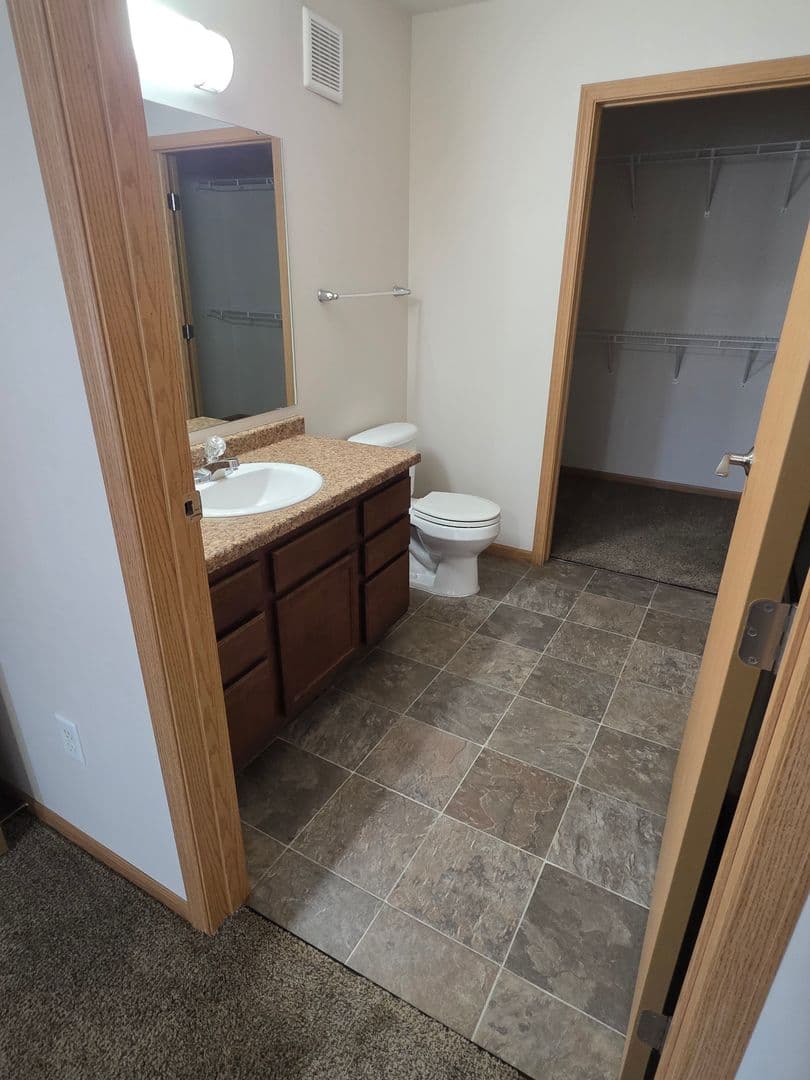 Fargo Apartment: 2055 Dakota Dr N