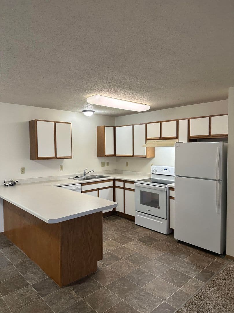 Fargo Apartment: 1704-1736 Dakota Dr. N.