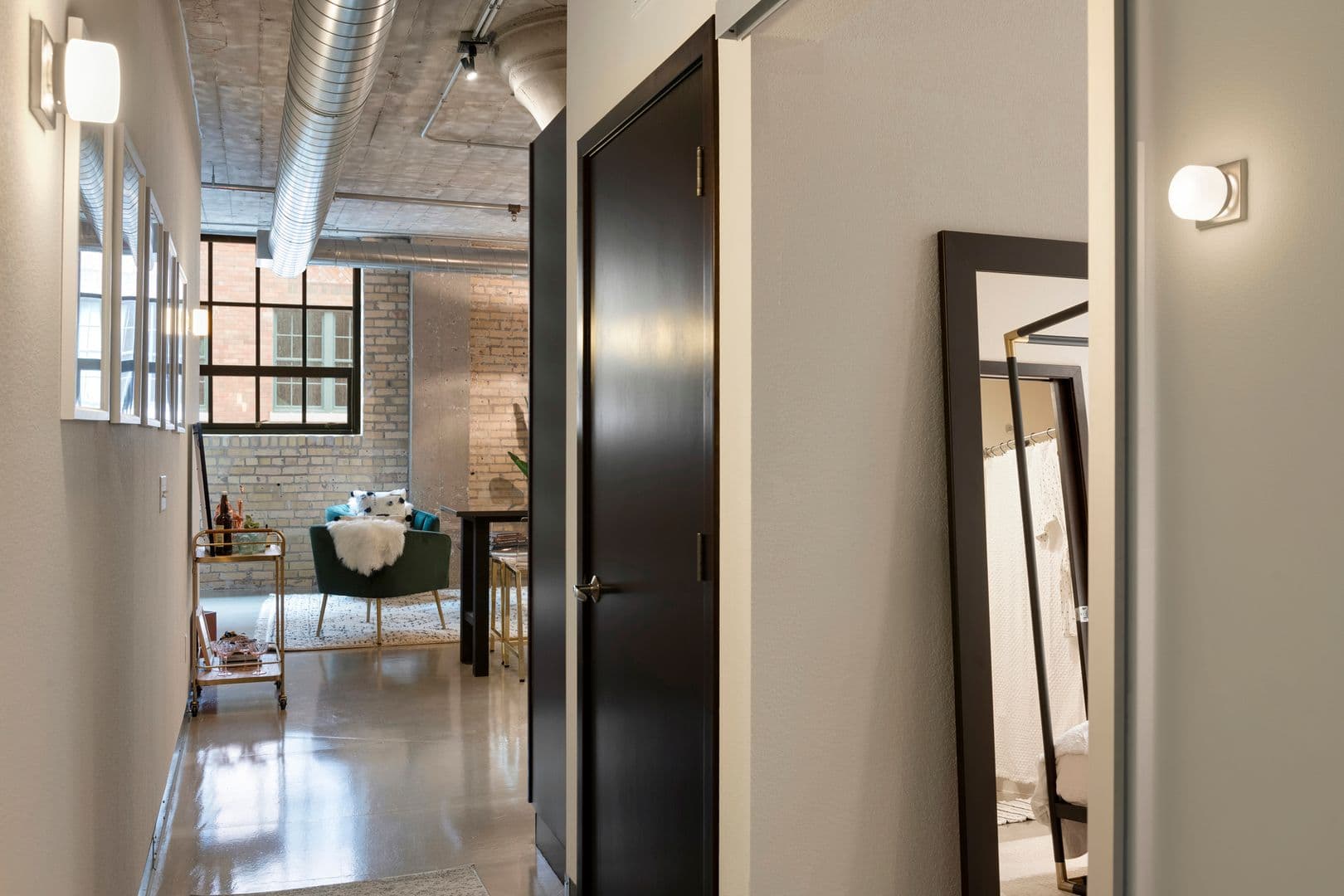 Minneapolis Apartment: 607 Washington Ave N
