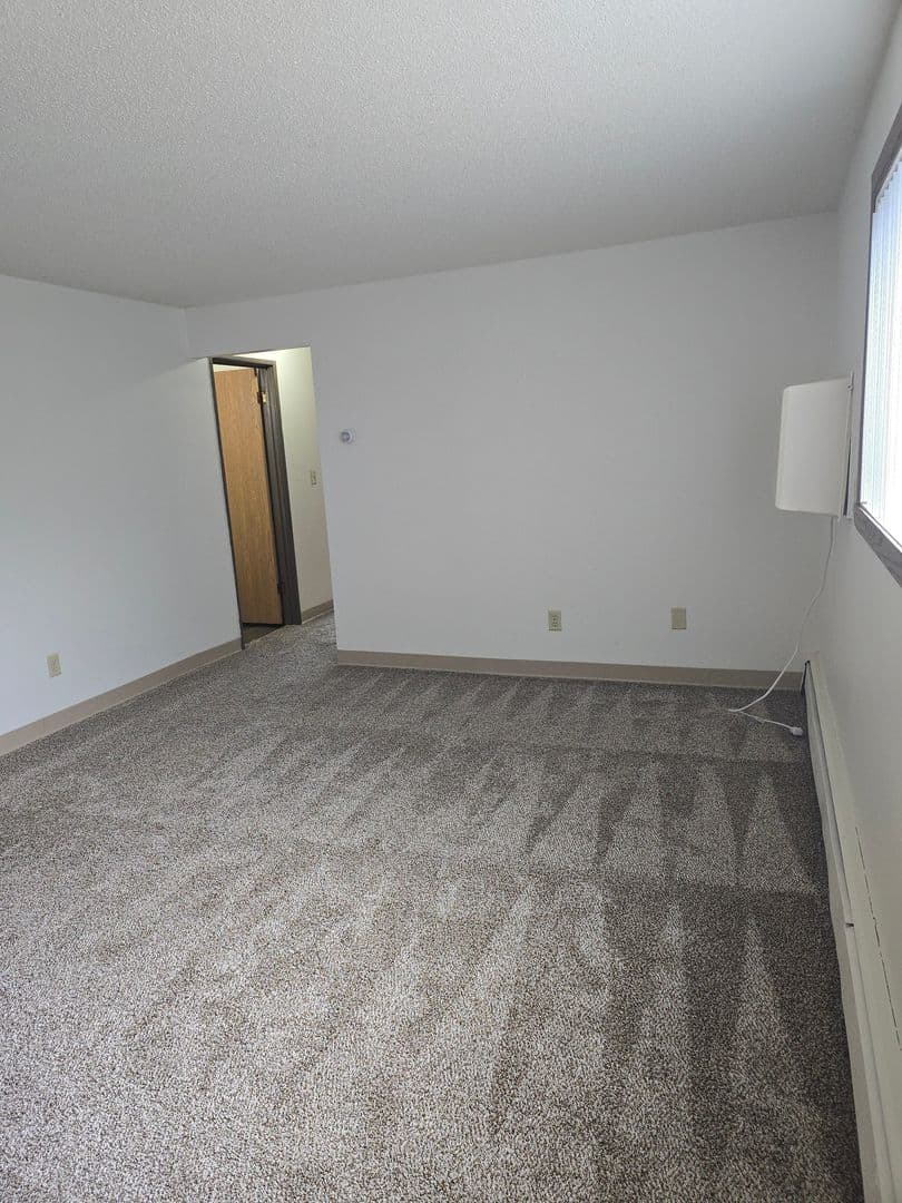 Fargo Apartment: 1010 16th St N