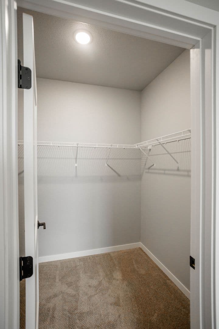 Fargo Apartment: 1882 39th St S