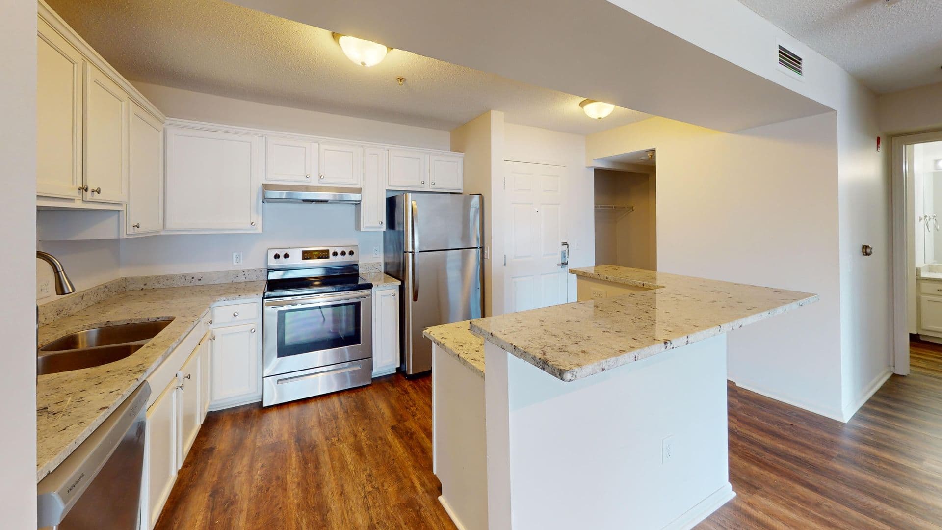 Minneapolis Apartment: 22 University Ave NE