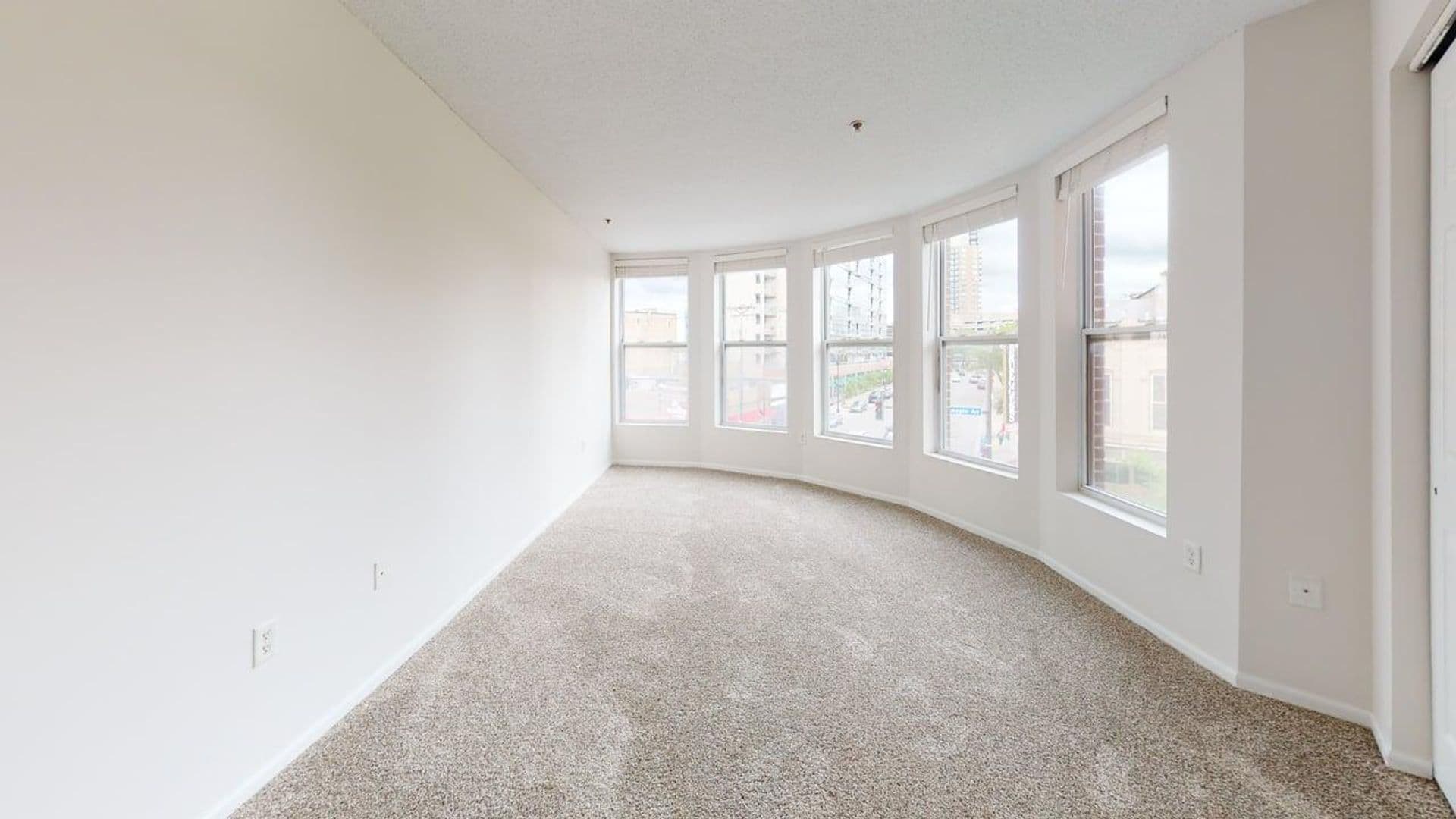 Minneapolis Apartment: 22 University Ave NE