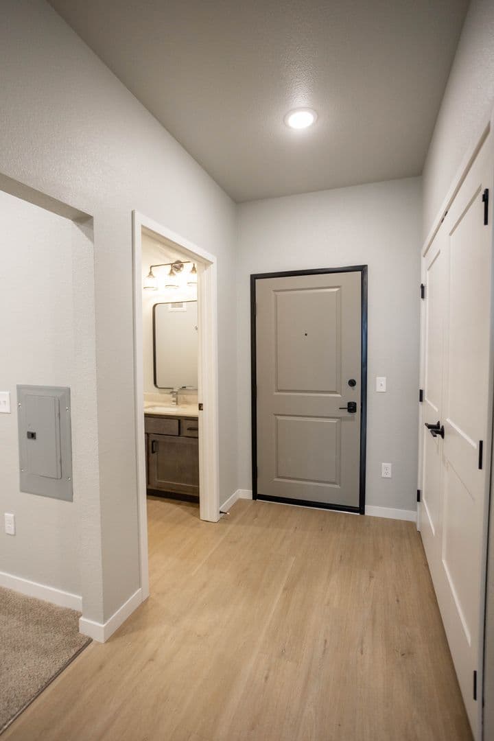 Fargo Apartment: 1882 39th St S