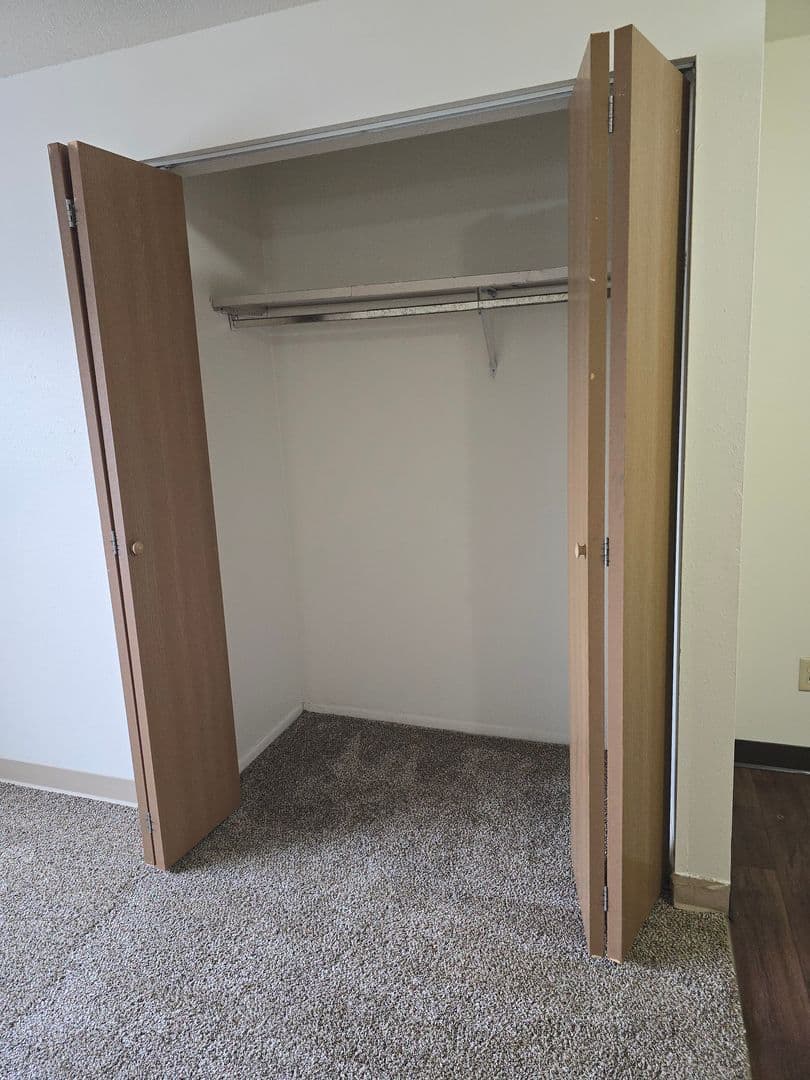 Fargo Apartment: 1010 16th St N