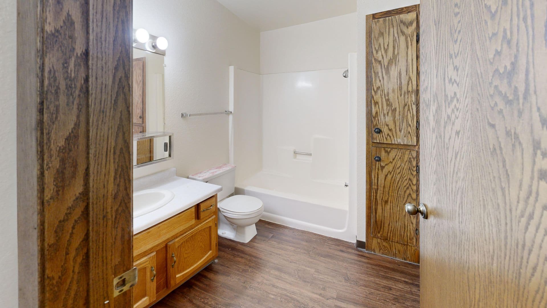 Fargo Apartment: 1624 E Gateway Circle