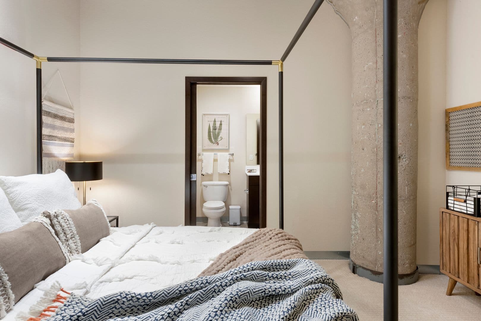 Minneapolis Apartment: 607 Washington Ave N