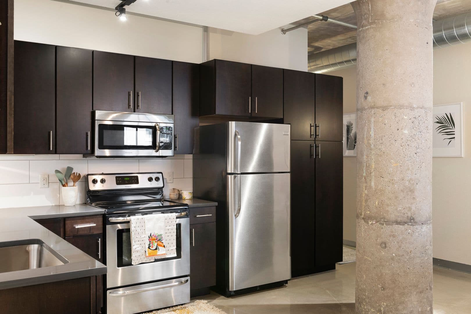Minneapolis Apartment: 607 Washington Ave N