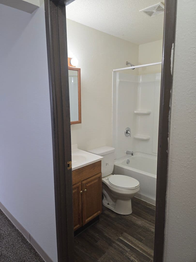 Fargo Apartment: 1010 16th St N