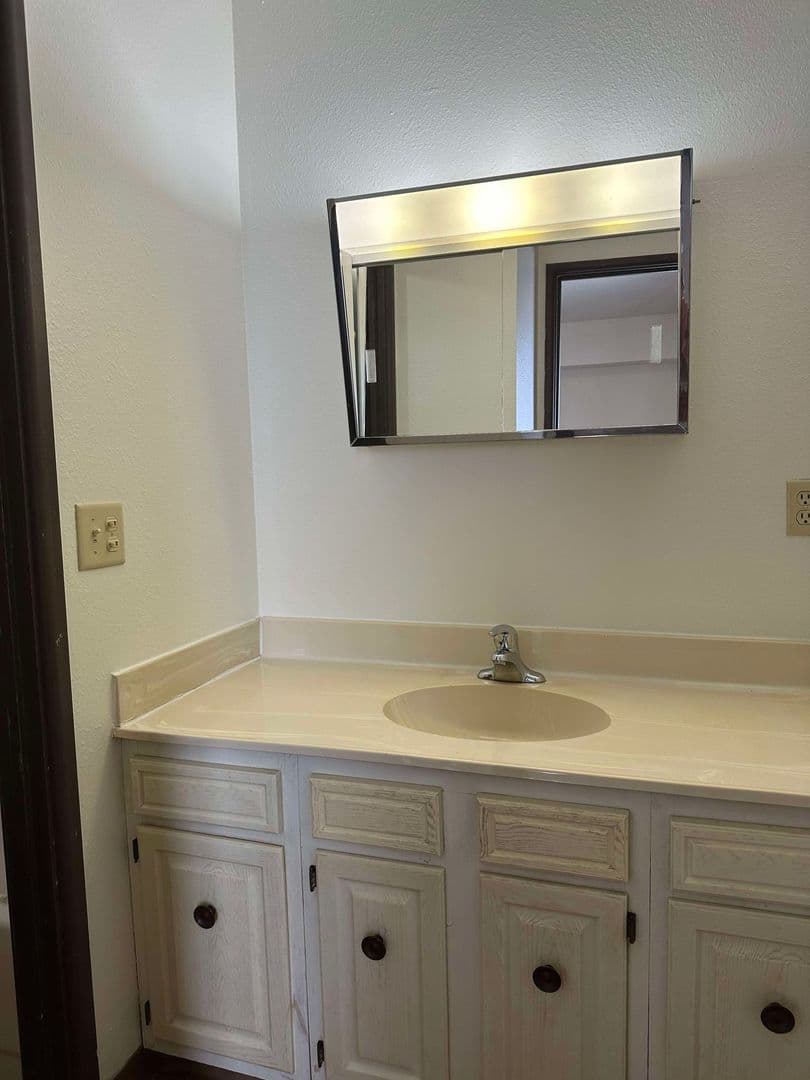 Fargo Apartment: 1502 Dakota Dr N