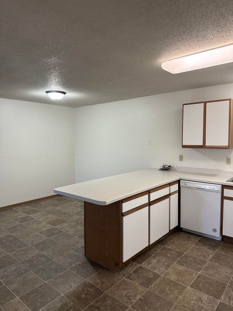 Fargo Apartment: 1704-1736 Dakota Dr. N.