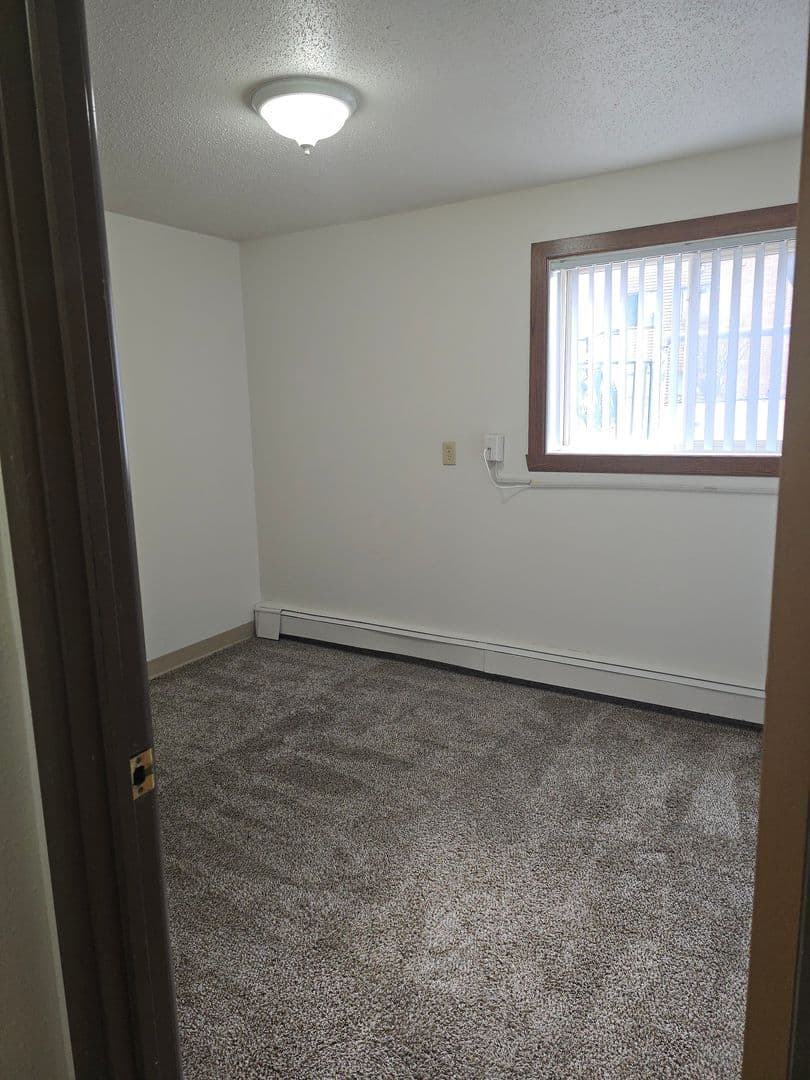 Fargo Apartment: 1010 16th St N