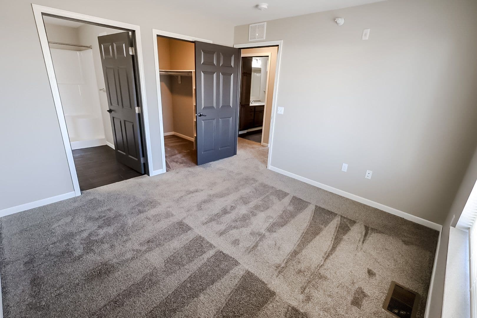 Sioux Falls Apartment: 3600 S Grand Slam Ave
