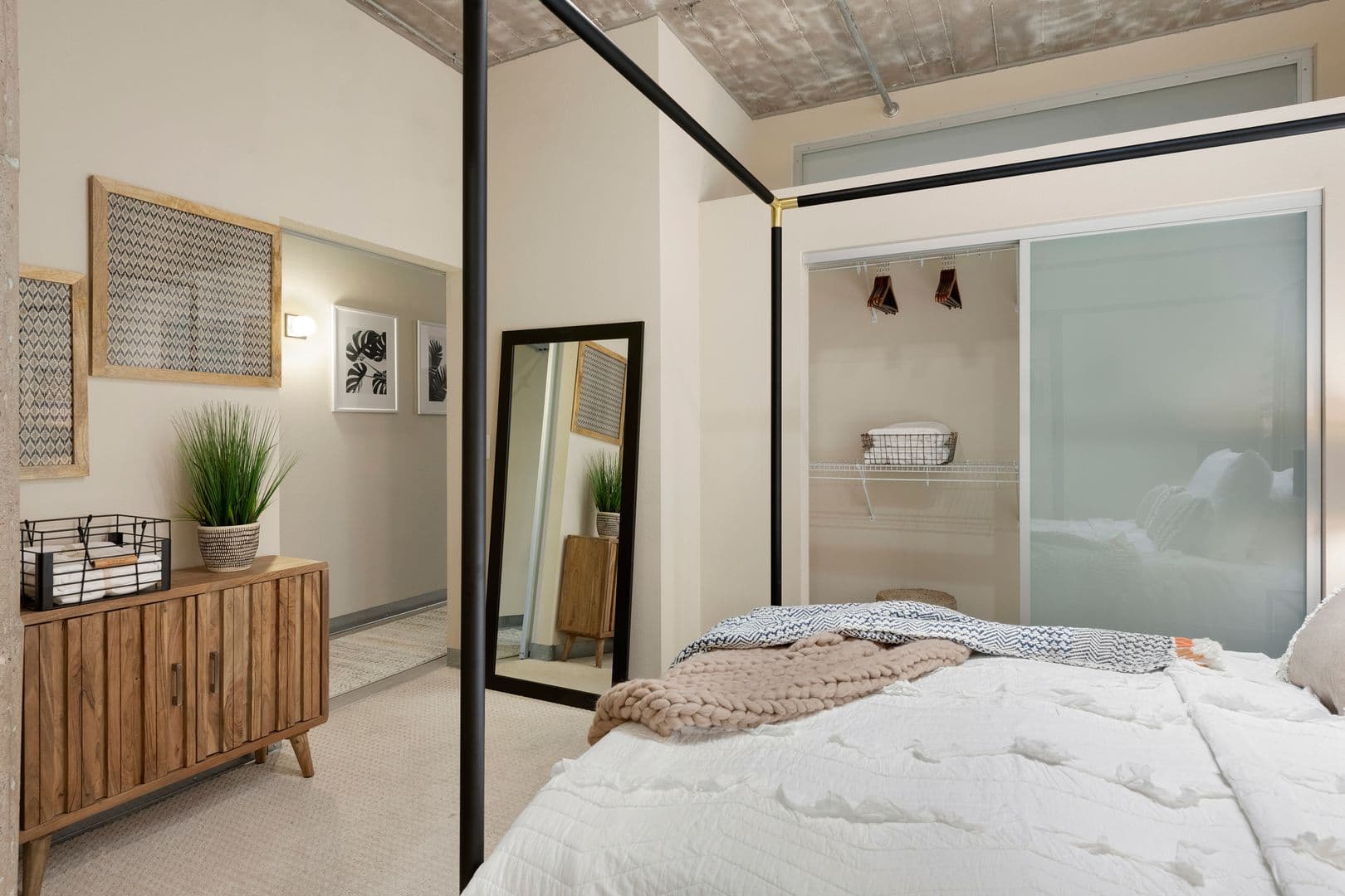 Minneapolis Apartment: 607 Washington Ave N