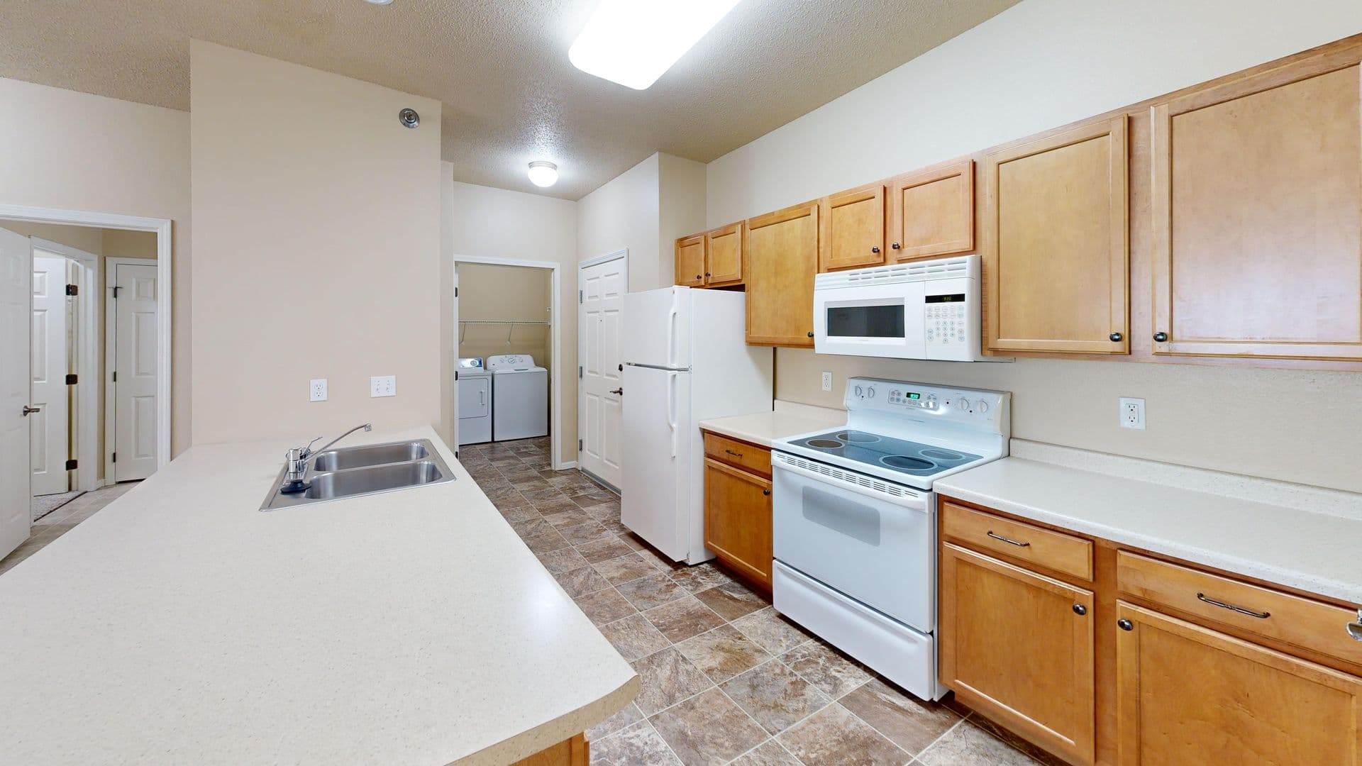 Moorhead Apartment: 1501 Belsly Blvd