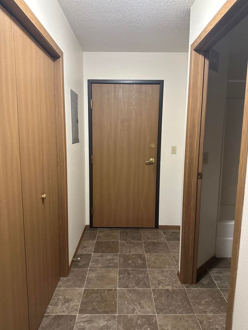 Fargo Apartment: 1704-1736 Dakota Dr. N.