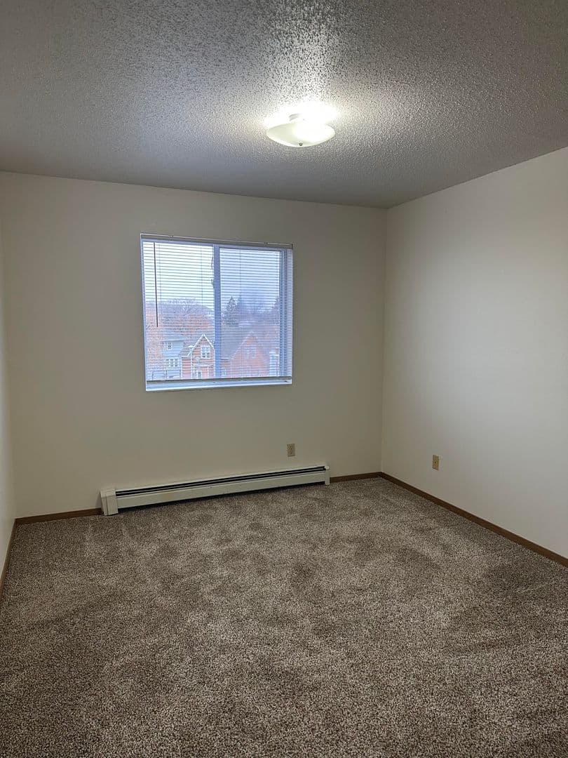 Fargo Apartment: 1704-1736 Dakota Dr. N.