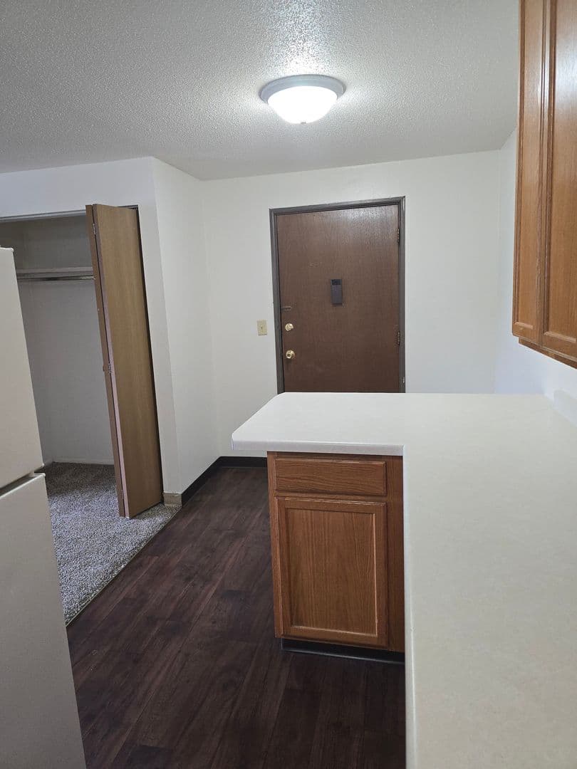 Fargo Apartment: 1010 16th St N