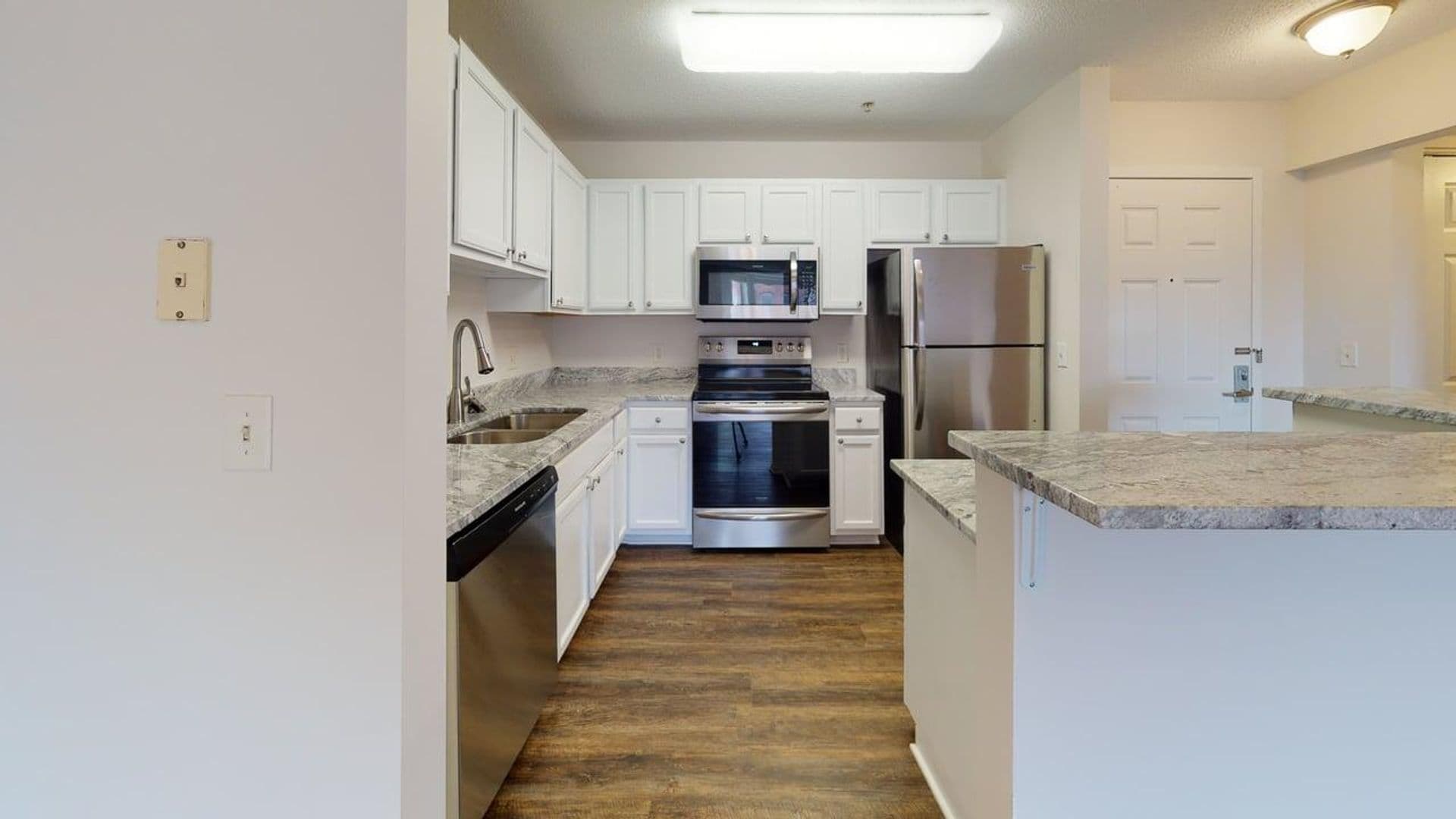 Minneapolis Apartment: 22 University Ave NE