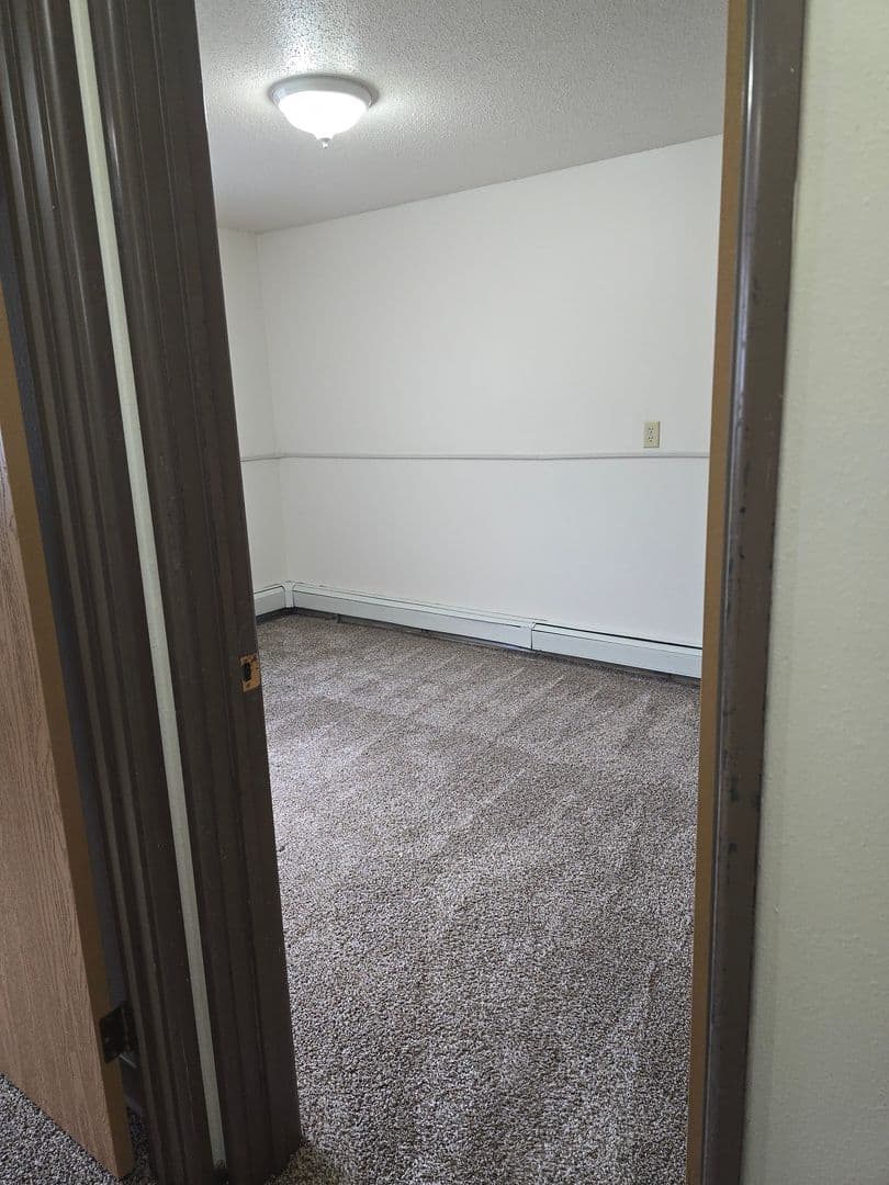 Fargo Apartment: 1010 16th St N