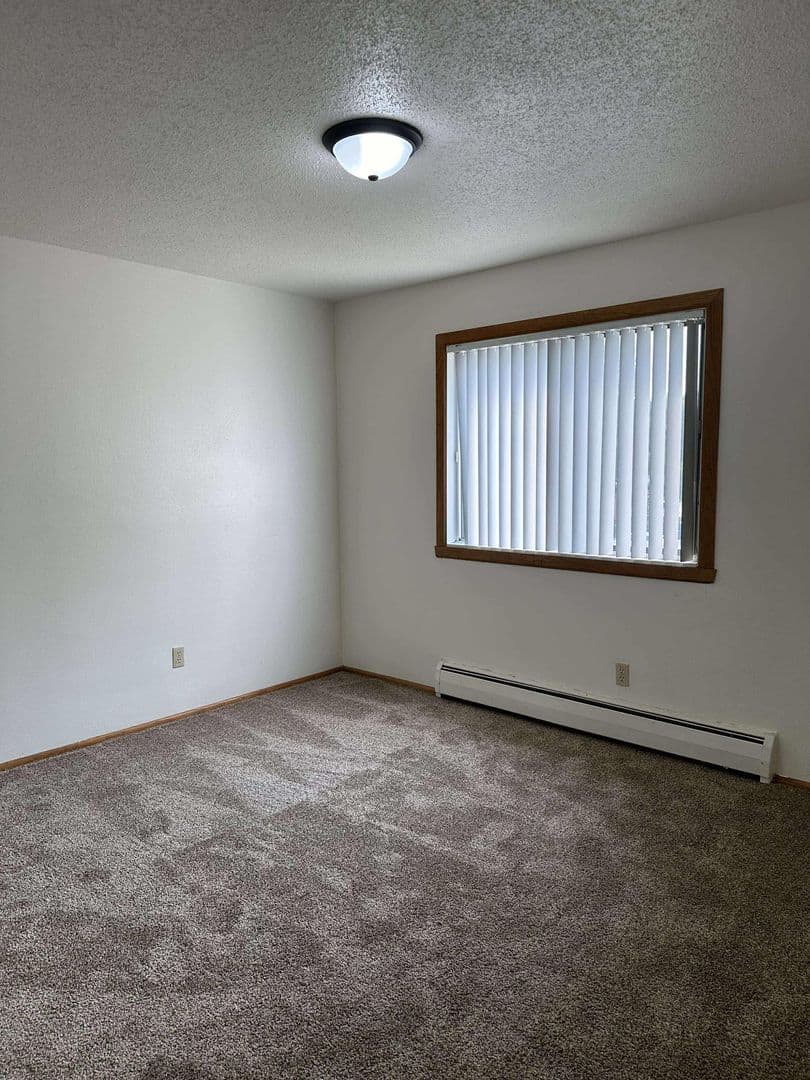 Fargo Apartment: 512-514 30th Ave N