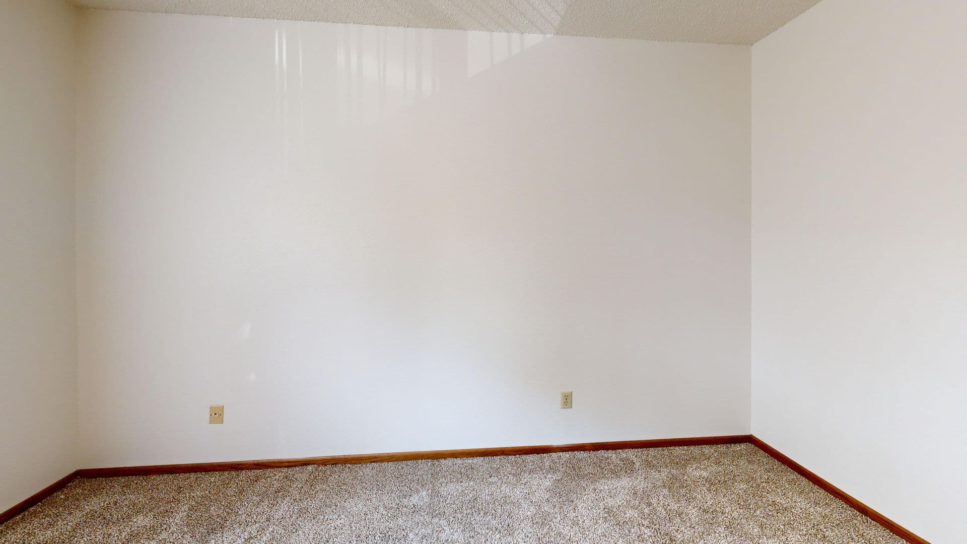 Fargo Apartment: 1624 E Gateway Circle