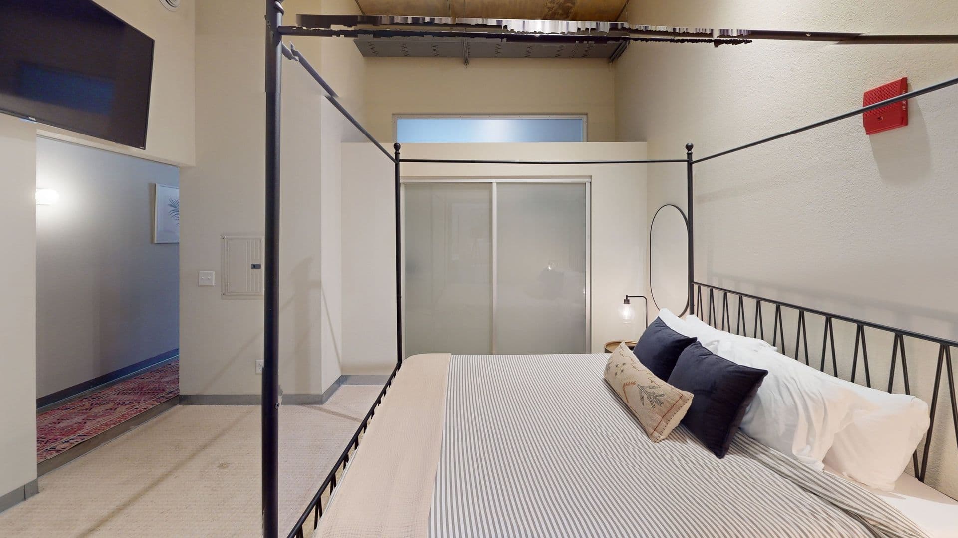 Minneapolis Apartment: 607 Washington Ave N