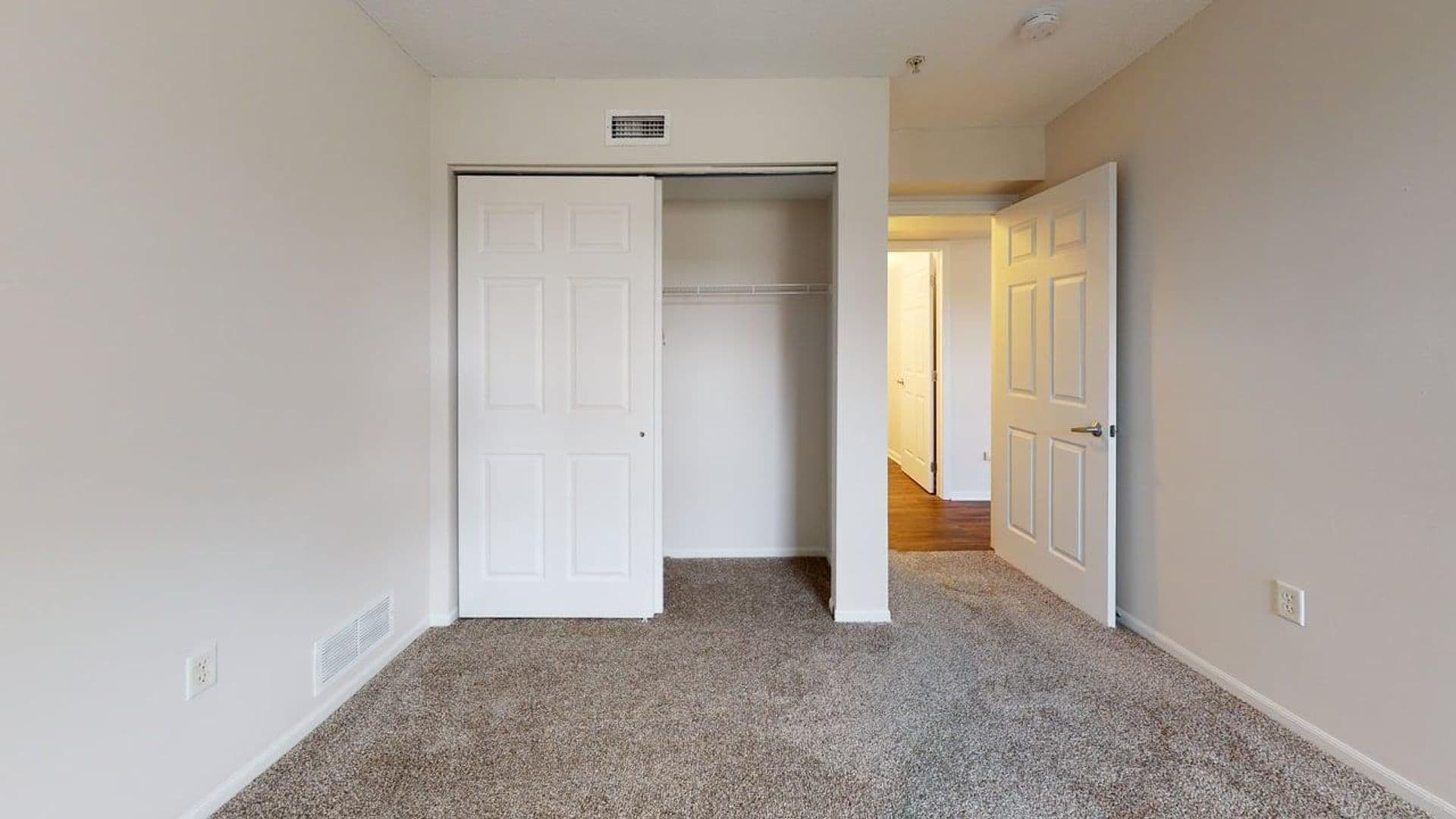 Minneapolis Apartment: 22 University Ave NE