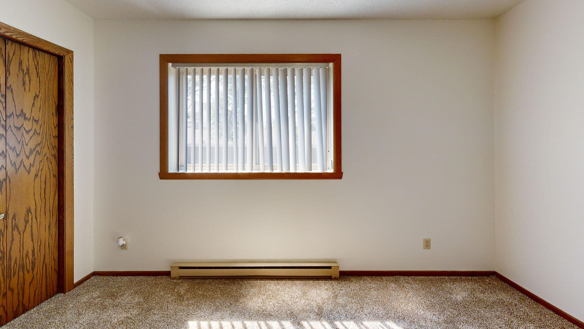 Fargo Apartment: 1624 E Gateway Circle