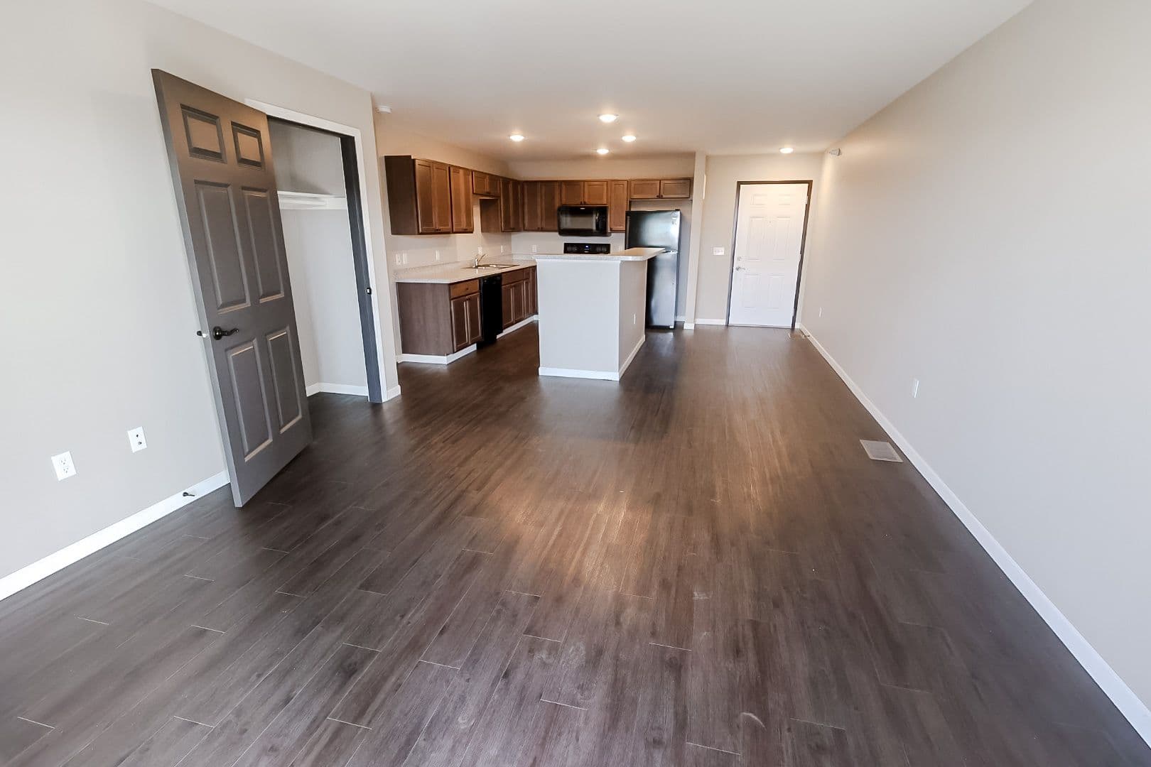 Sioux Falls Apartment: 3600 S Grand Slam Ave