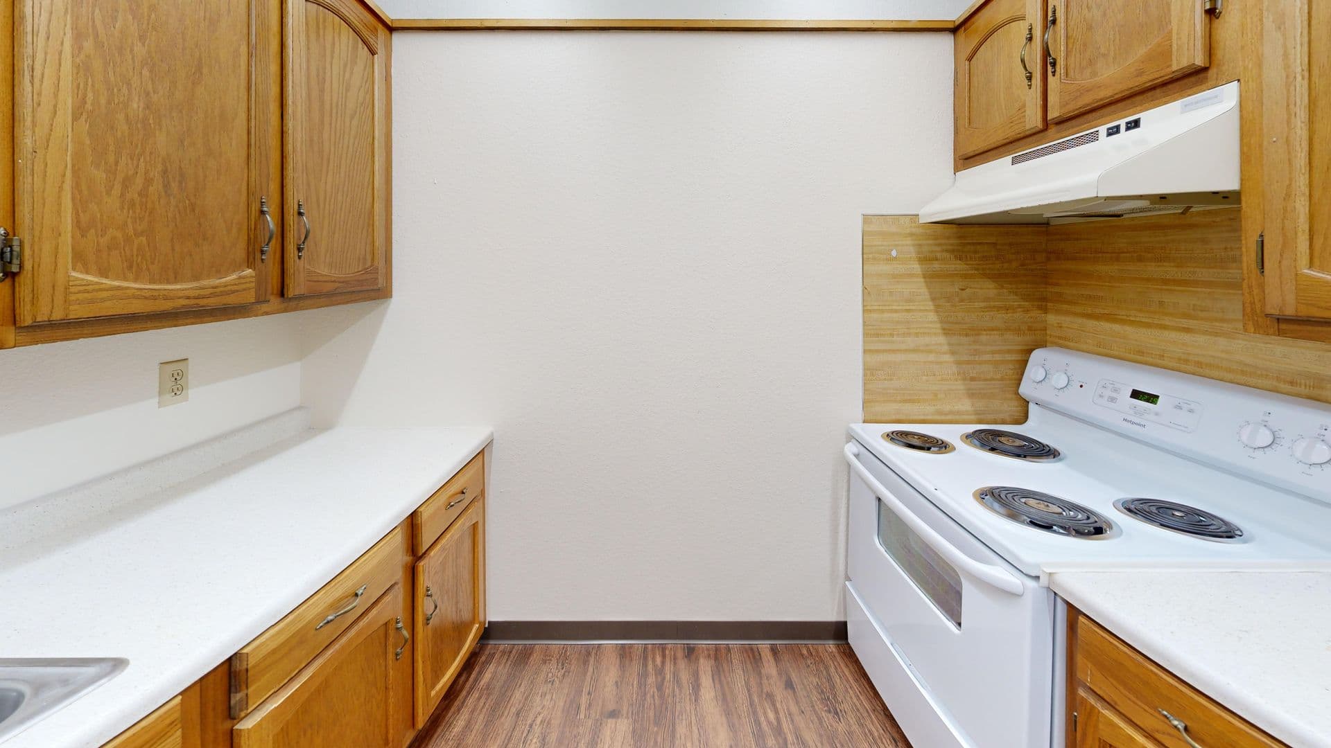 Fargo Apartment: 1624 E Gateway Circle