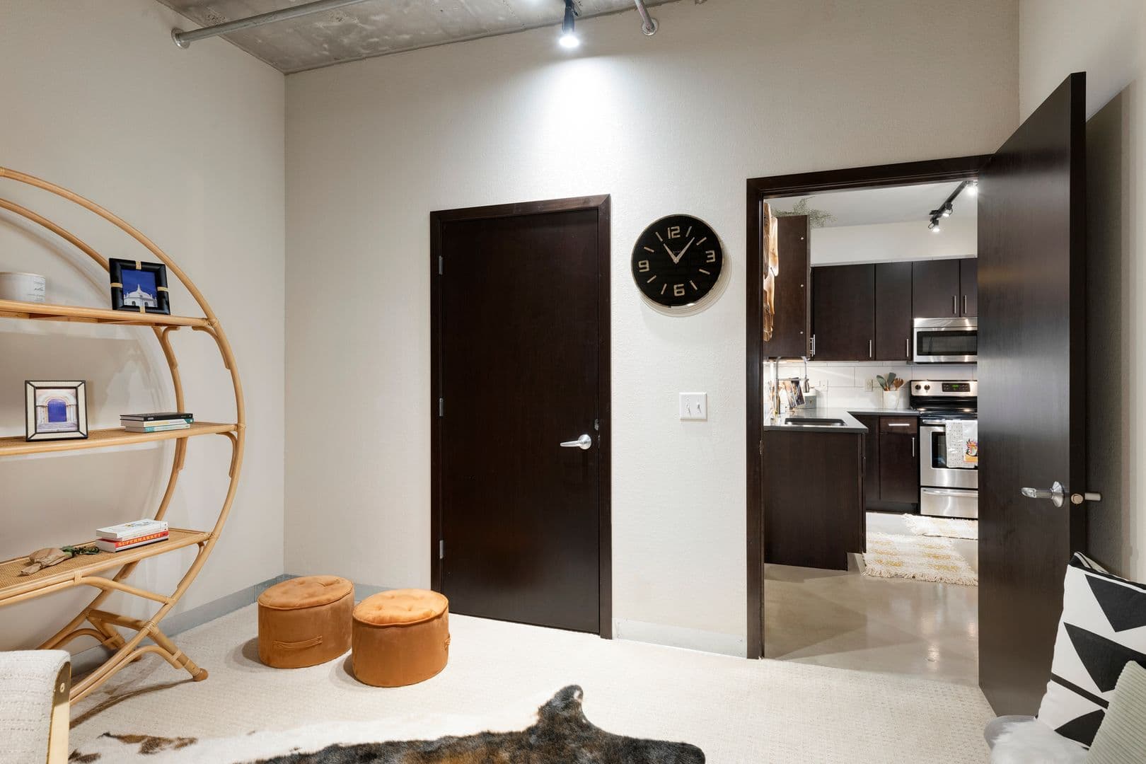 Minneapolis Apartment: 607 Washington Ave N