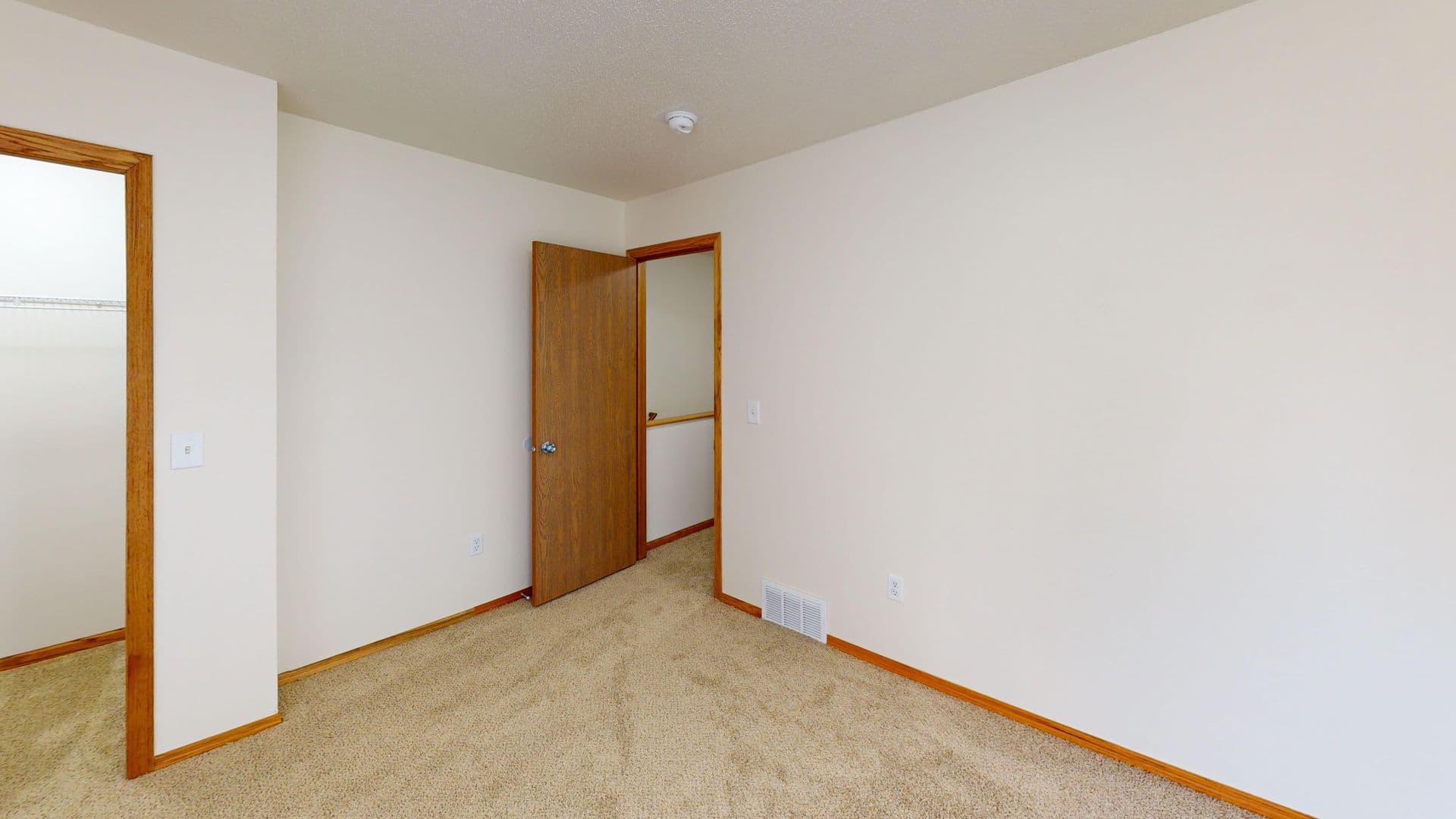 Fargo Apartment: 3225-3235 35th Ave S