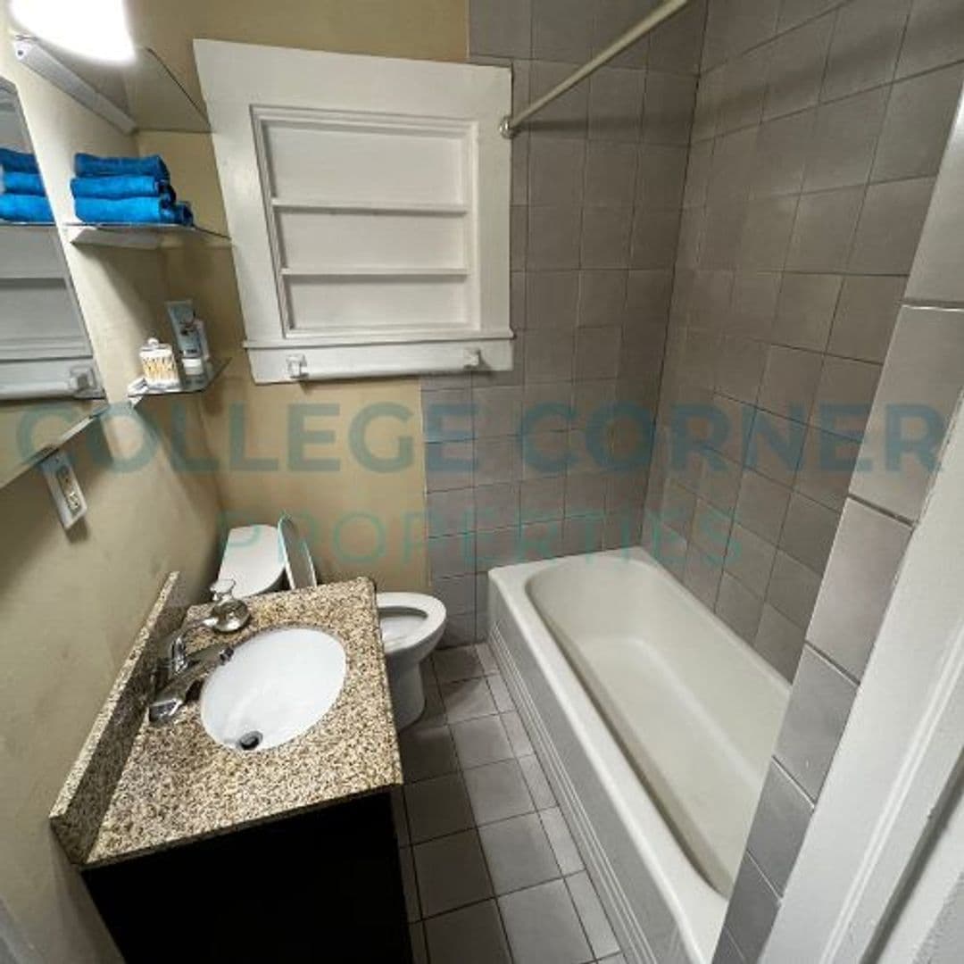 Winston Salem House: 1408 Polo Rd