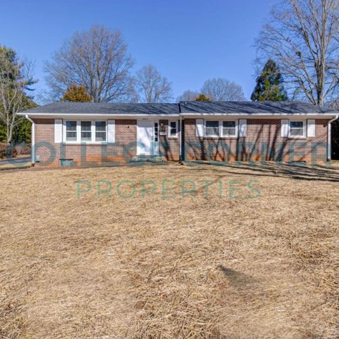 Winston Salem House: 1465 Brookwood Drive