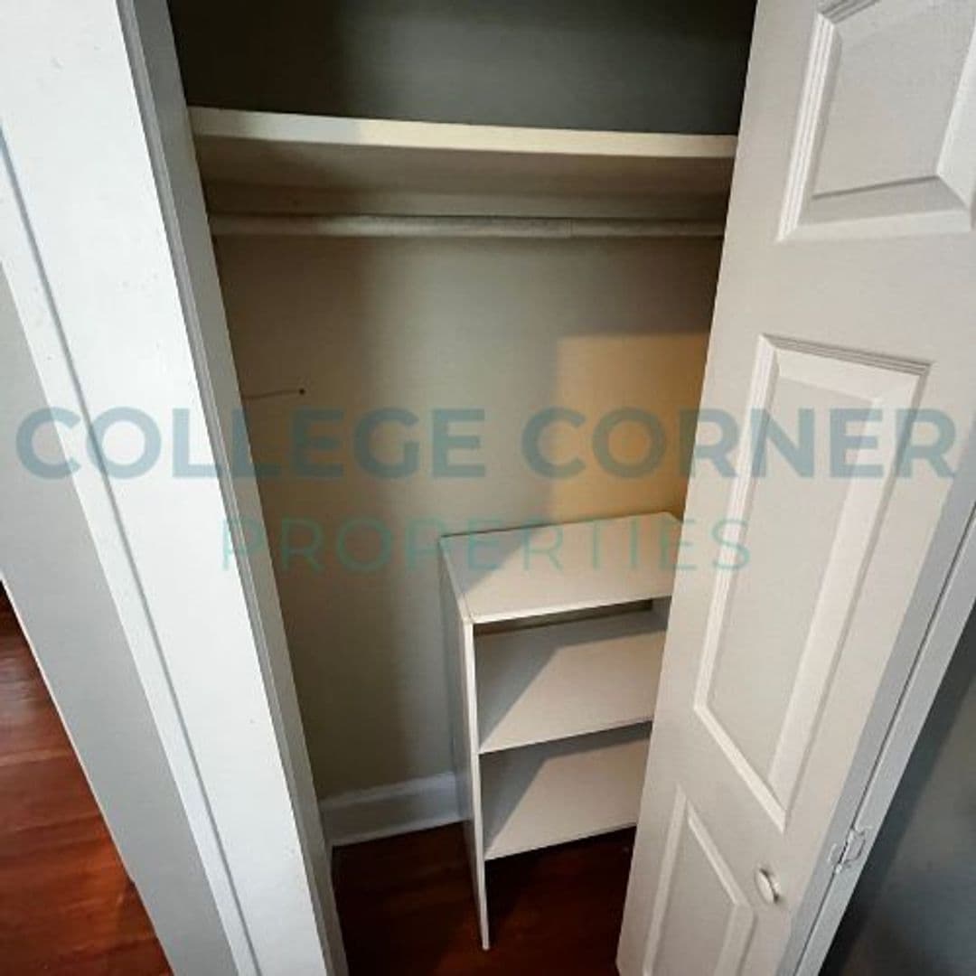 Winston Salem House: 1408 Polo Rd