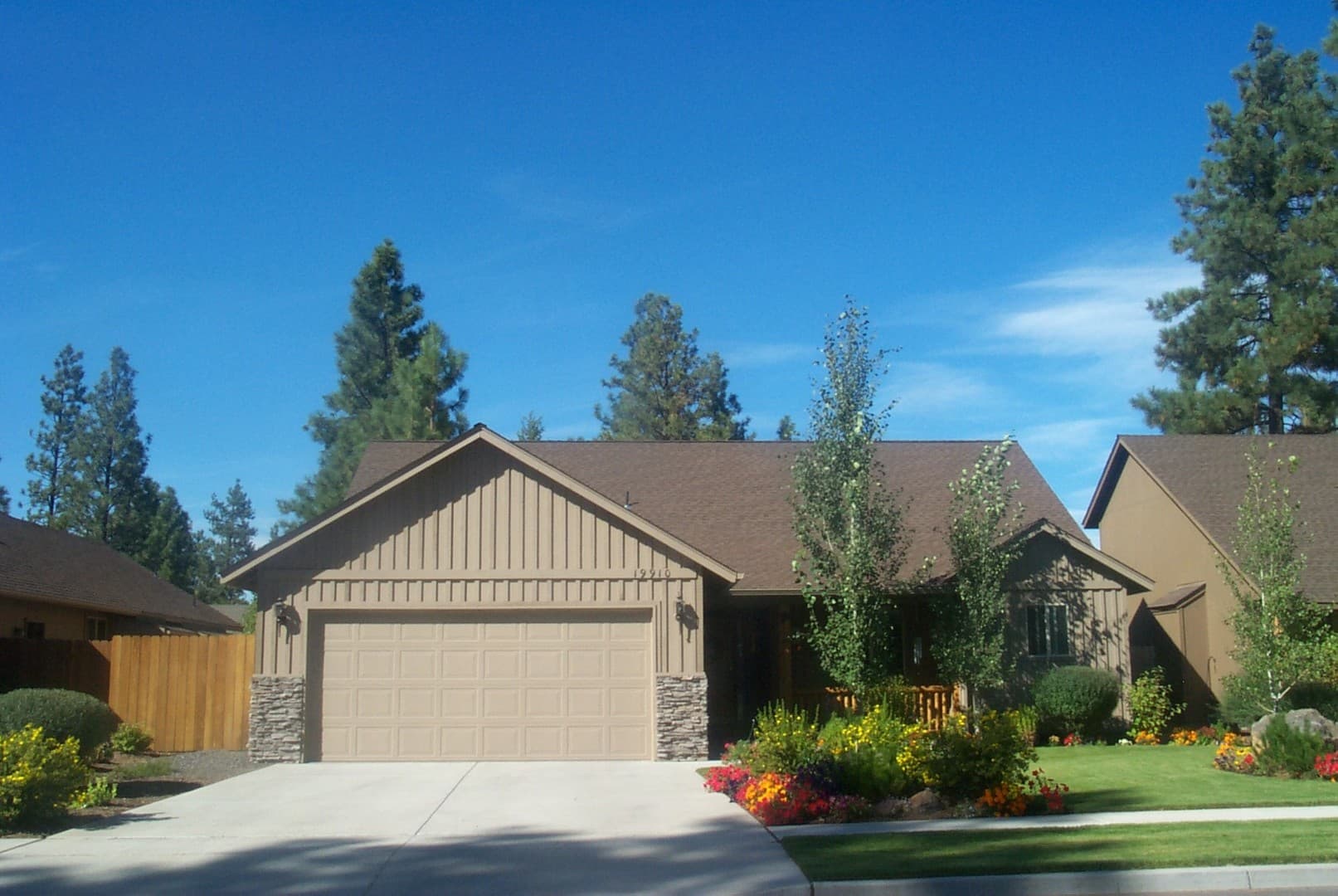 Bend House: 19910 Antler Point