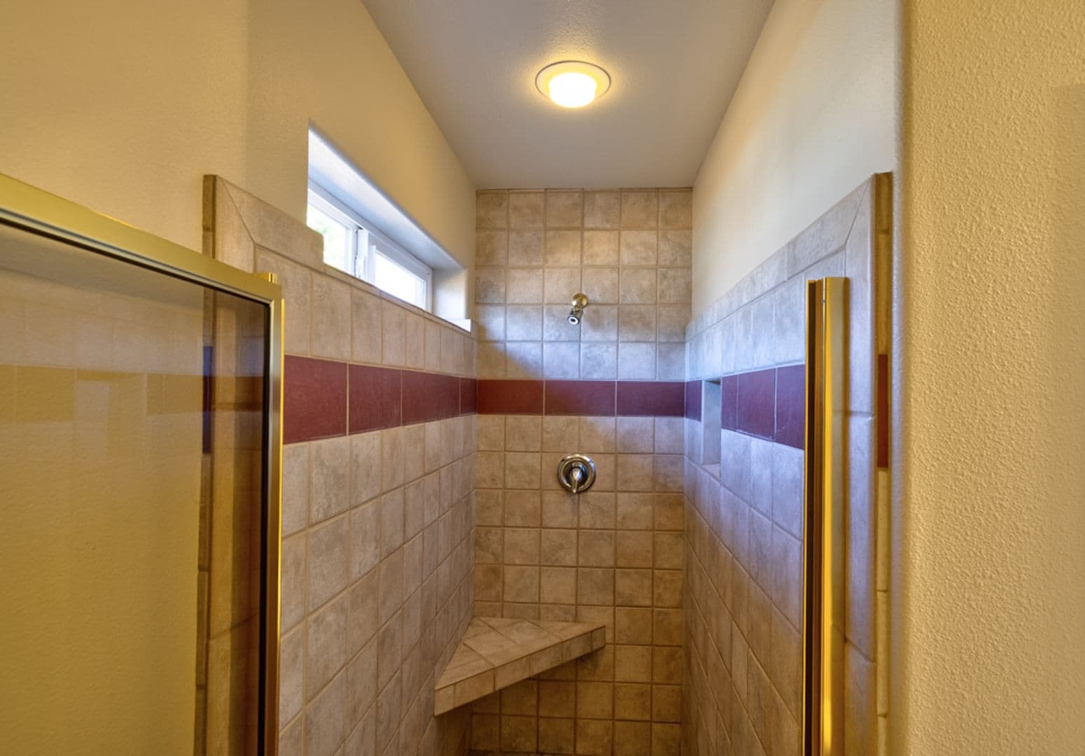 Bend House: 1305 NE Tucson Way