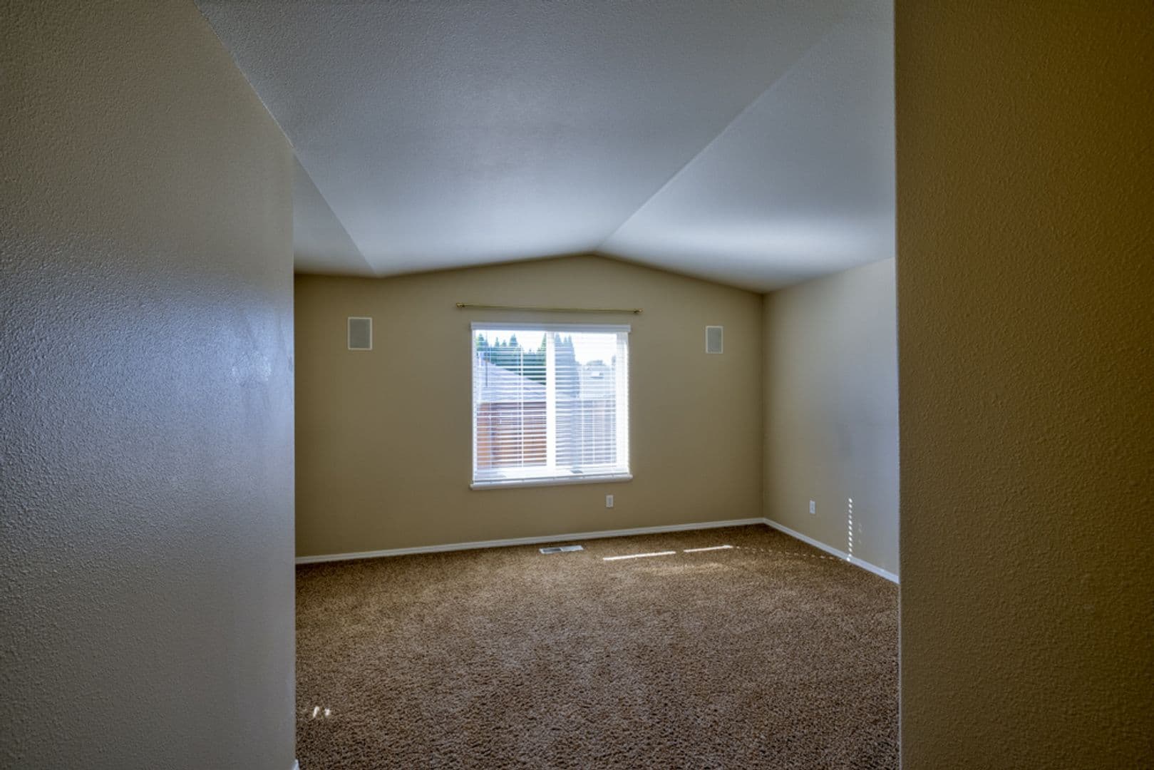 Bend House: 1305 NE Tucson Way