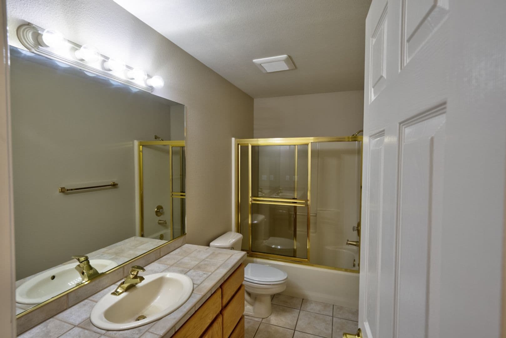 Bend House: 1305 NE Tucson Way