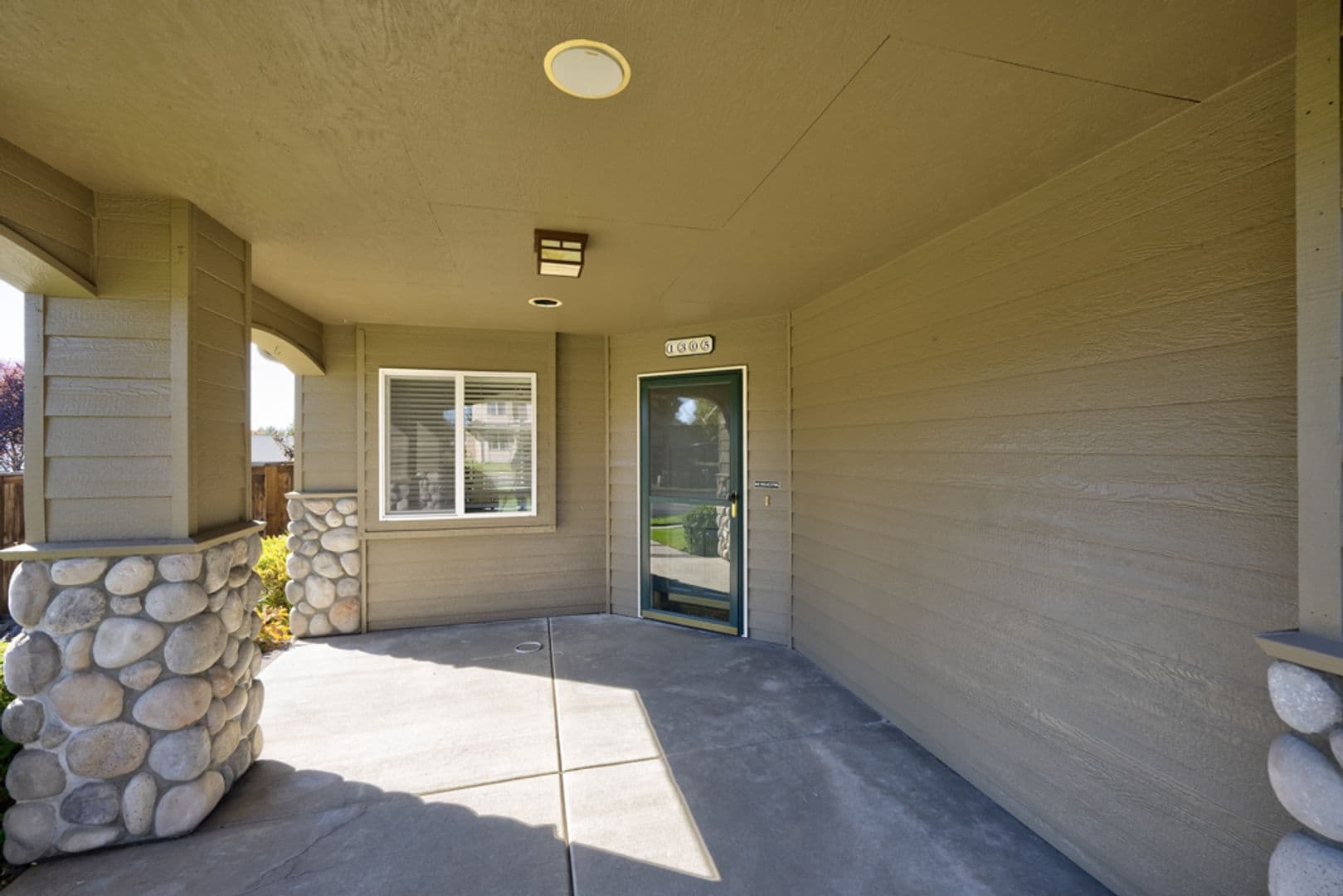 Bend House: 1305 NE Tucson Way
