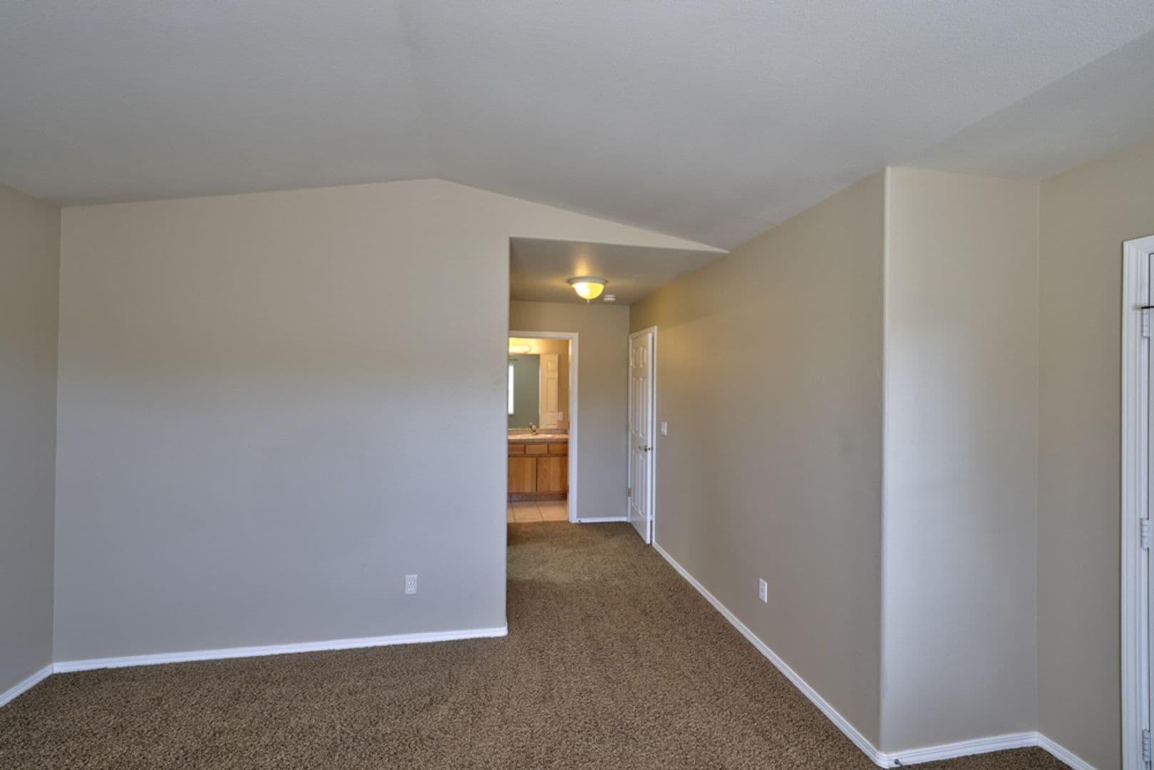 Bend House: 1305 NE Tucson Way